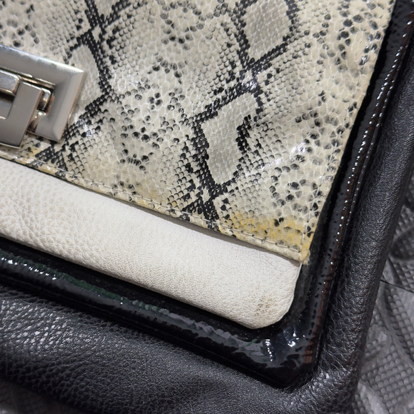 Kardashian Kollection Women's Black Snake Print Zipper Pockets Crossbody Purse - Picture 4 of 16